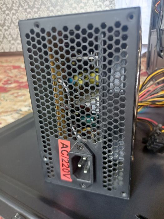 Blok pitaniya 550W