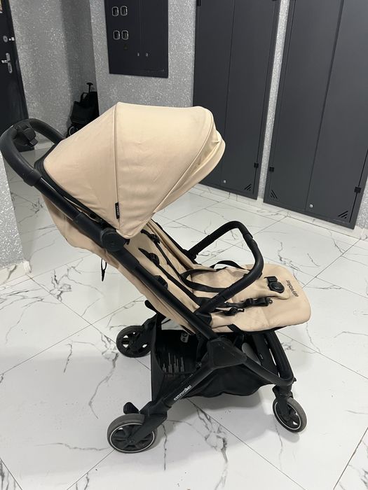 Продам прогулочную коляску easywalker jackey