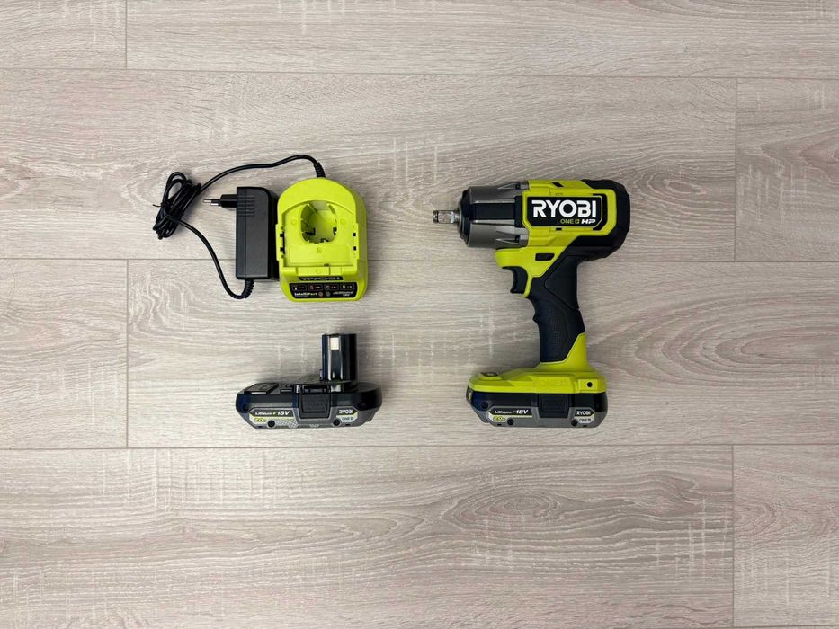 Акумулаторен-ударен гайковерт 1/2 Ryobi RIW18X[900Nm] с 2 батерии и зарядно