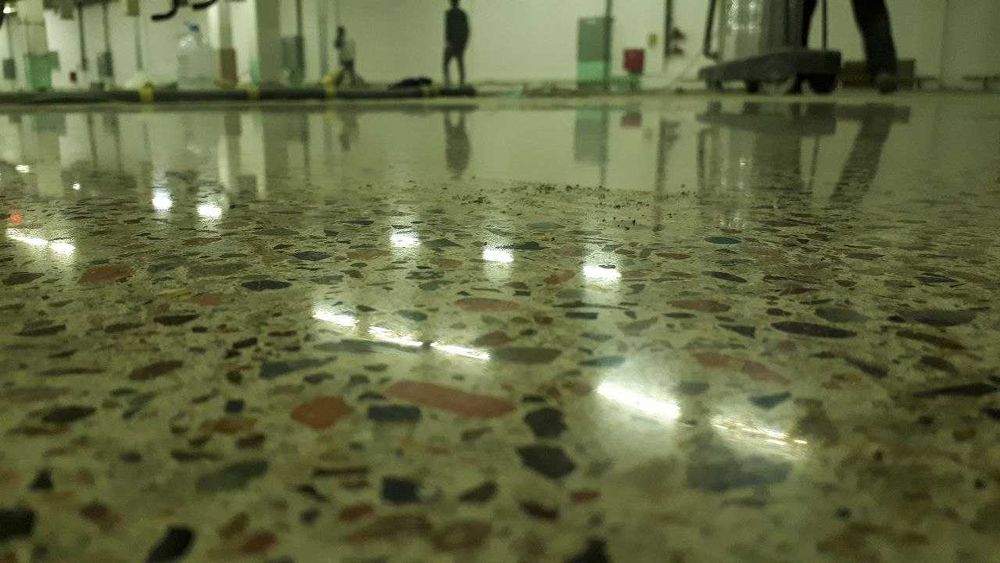 Полированный бетон — Зеркальный блеск и долговечность, вызов бесплатно