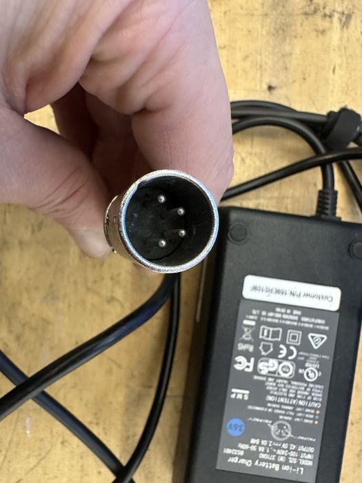 Incarcator bicicleta electrica 42v 2ah