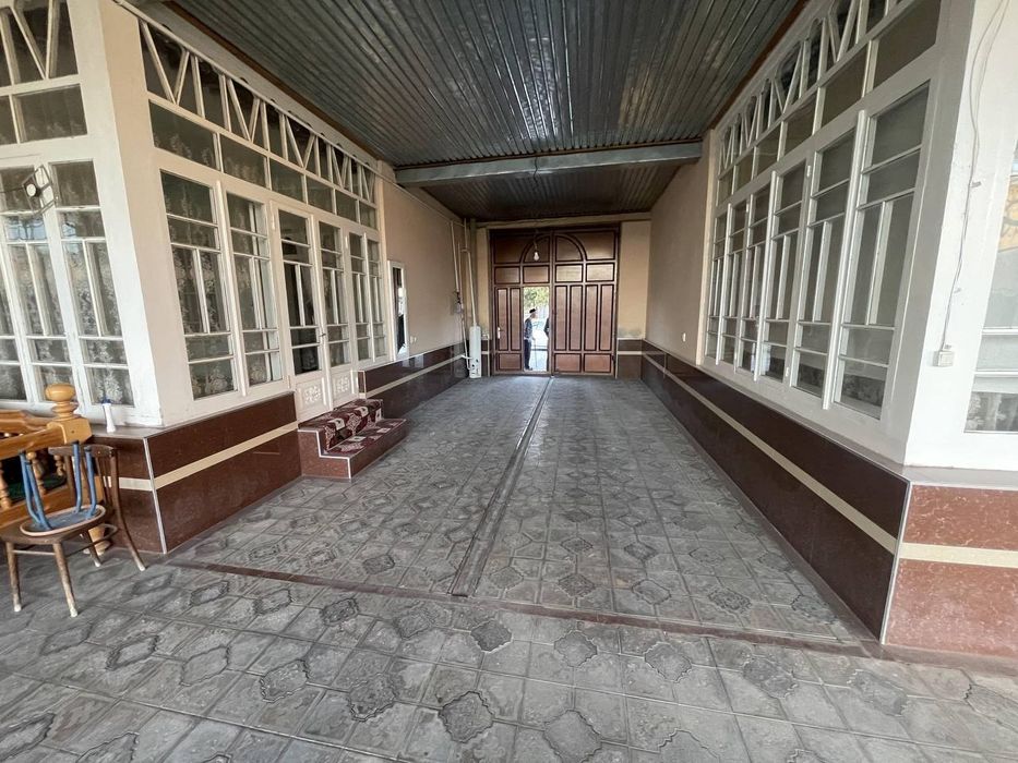 Ховли сотилади 8 уйдан иборат ремонлари  средный колган маълумотлар