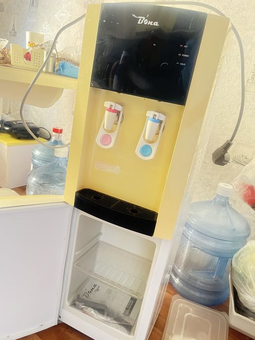 Диспенсер и бутыли 19 л