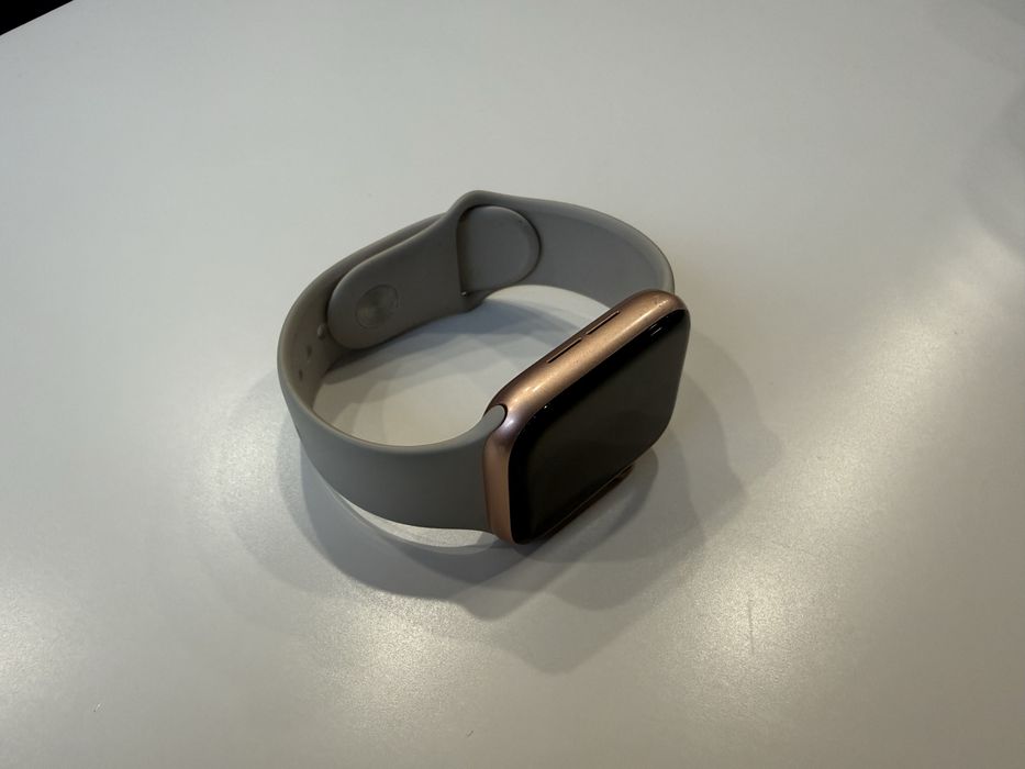 I Watch SE 44mm. Aluminium