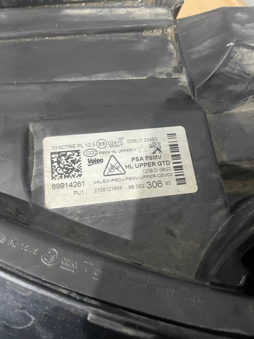 Far stanga led Peugeot 3008 / 5008 An 2020 - 2024  cod 9836230680