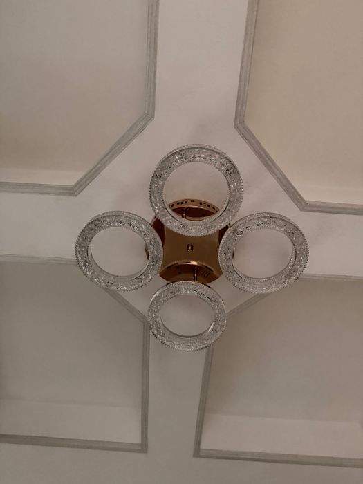 Продается люстра