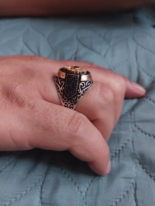 Продам мужское кольцо печатка. Срочно