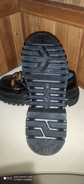 Продам обсолютно новые лоферы