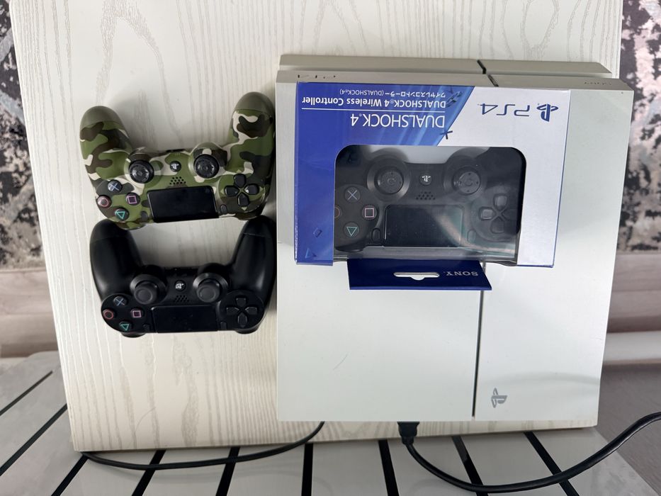 продам ps4 fat 500 гб срочно