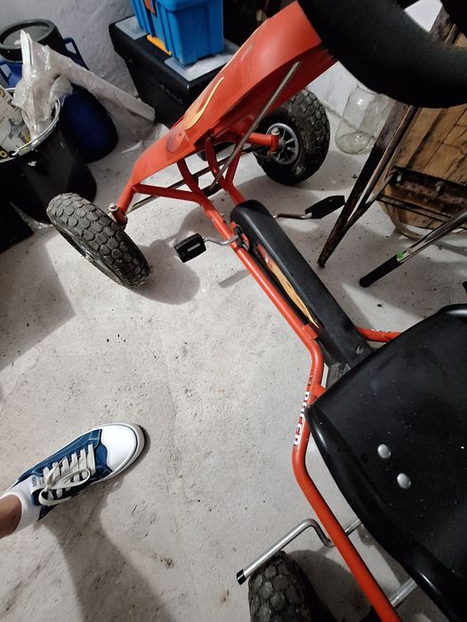 Kart pedale cadru metalic,scaun reglabil 2 poziții (6-12ani