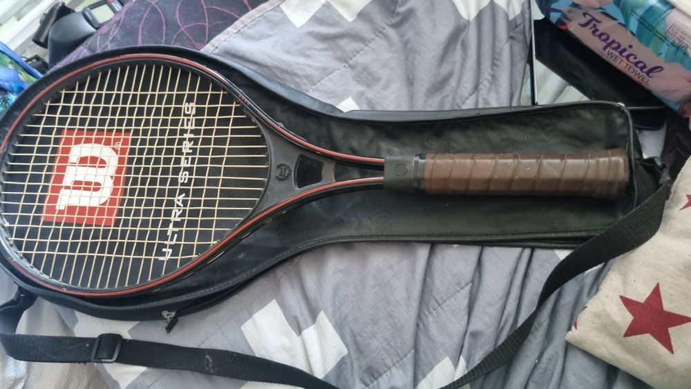 Ракета за тенис корт