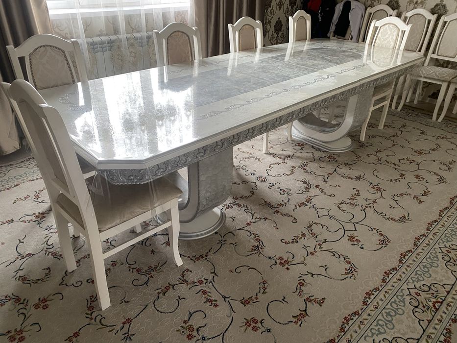 Продам стол в отличнлм состоянии