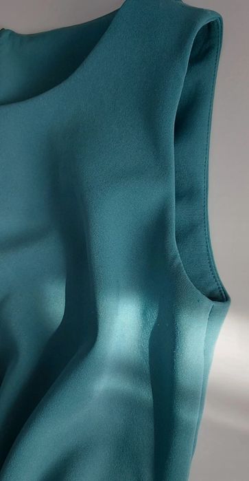 Rochie cu detaliu rasucit