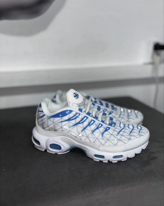 Vand adidasi nike tn doua marimi disponibile !