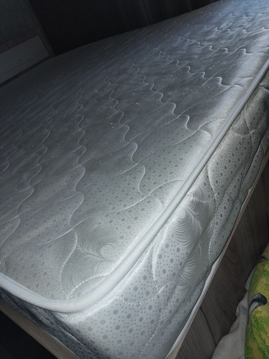 Продам матрас 160*180