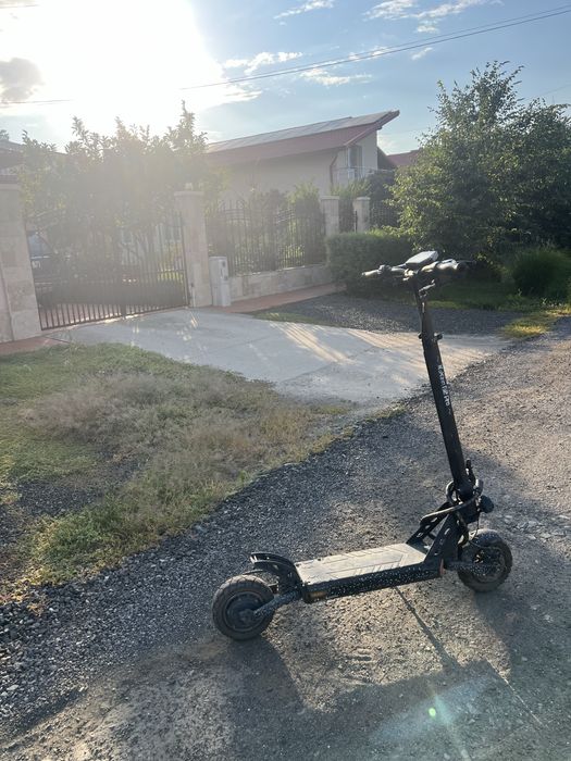Kukirin g2pro 2024 am schimbat toata trotineta de la ghidon pana la baterie cabluri roti placute frane are 5300 de km