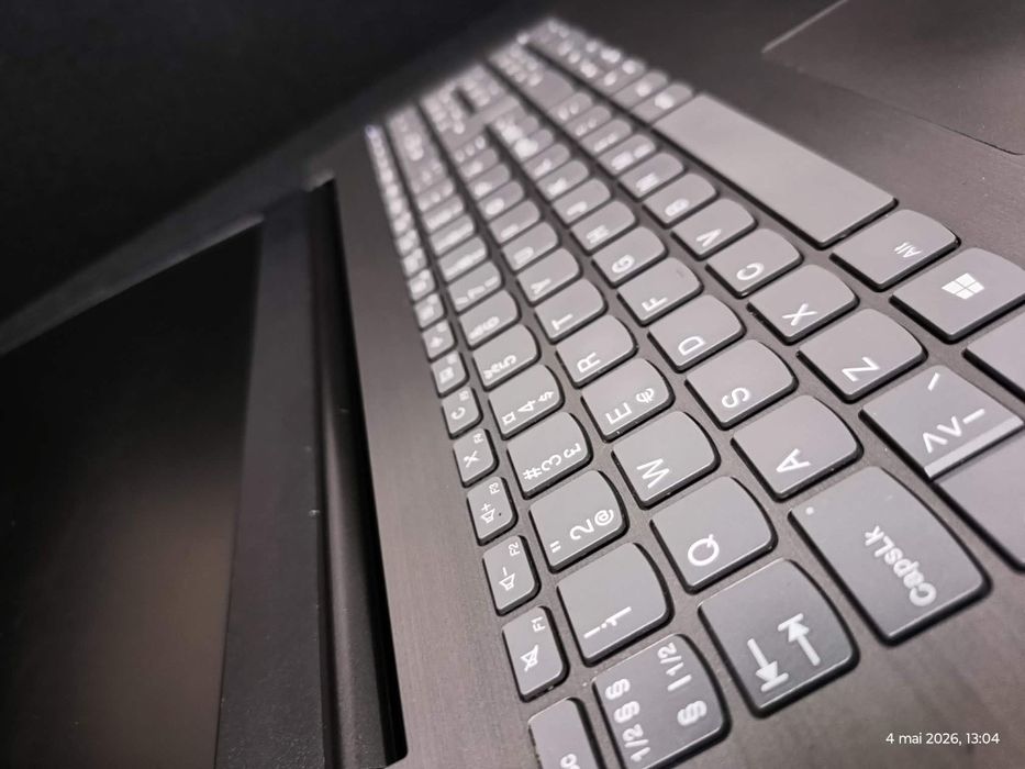 Lenovo Ideapad 330-15IKB | Intel i5-8250U -3,40 Ghz  | 8 GB RAM DDR4 | Stocare SSD  256 GB Nmve + 1Tb Hdd |  Intel UHD (4k) |