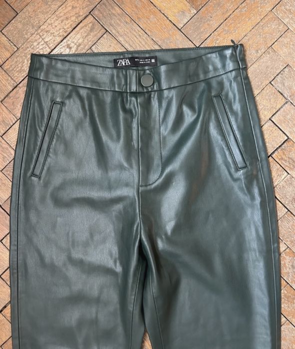 Pantaloni piele Zara