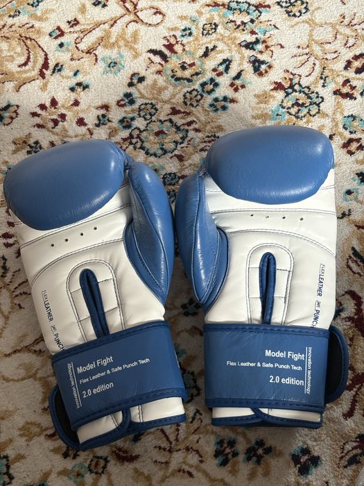 Продам боксерские перчатки