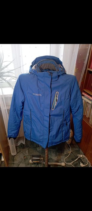 Продам куртку женскую