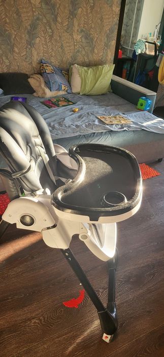 Детский стульчик для кормления и игр.