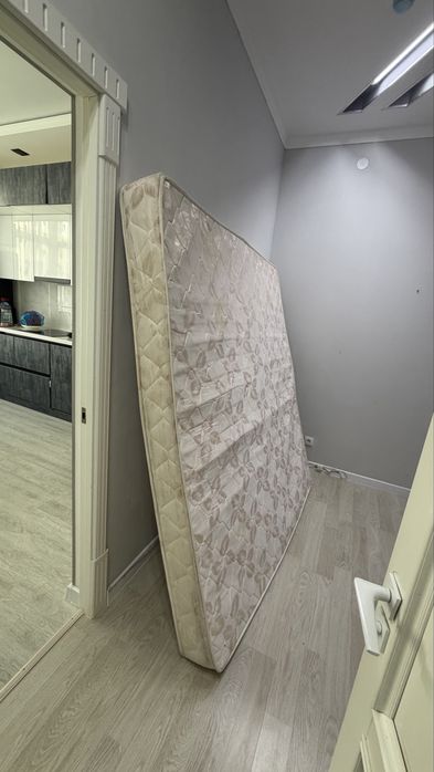 Продам матрас б/у 180*200
