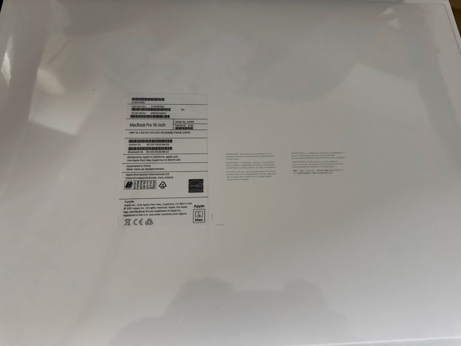  MacBook Pro 16**M1 MAX**64 GB**1 TB SSD**Sigilat