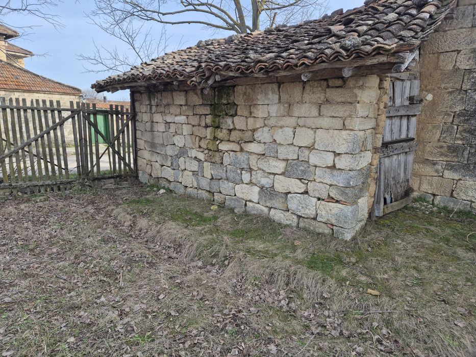 Продавам къща в село Черковна област Варна