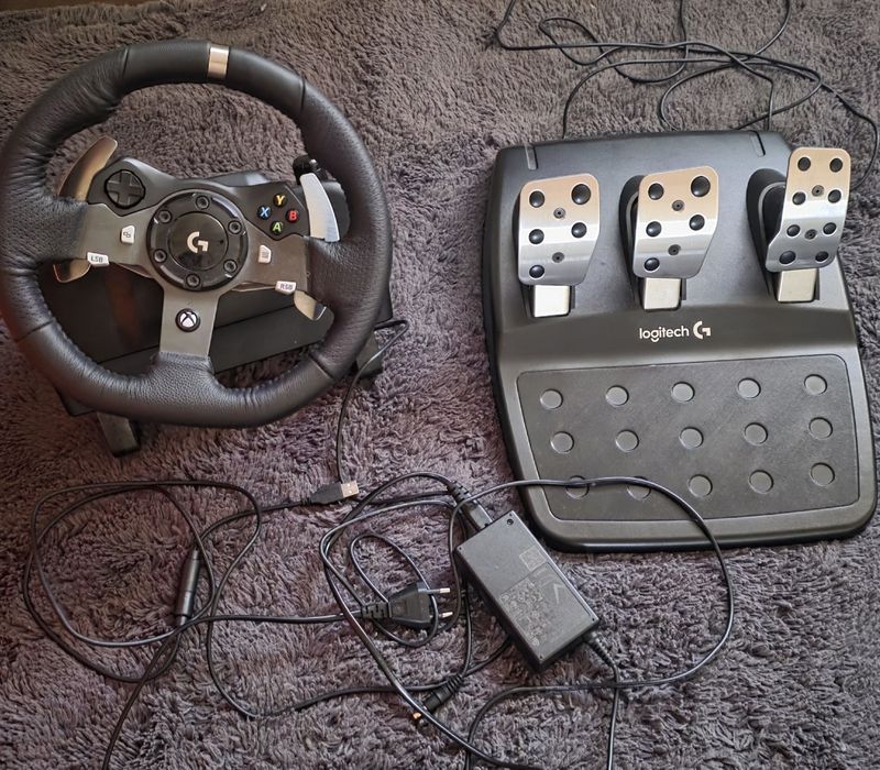 Logitech Volan Driving Force G920 pentru PC, Xbox ONE
Logitech Volan D