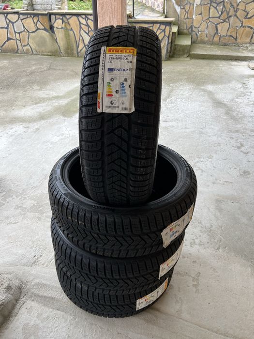 Гуми Pirelli Sotto Zero 3 225/40/19 с ДОТ 3922