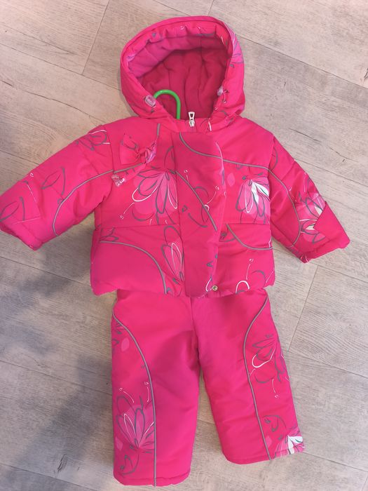 Продам комбезы на девочку