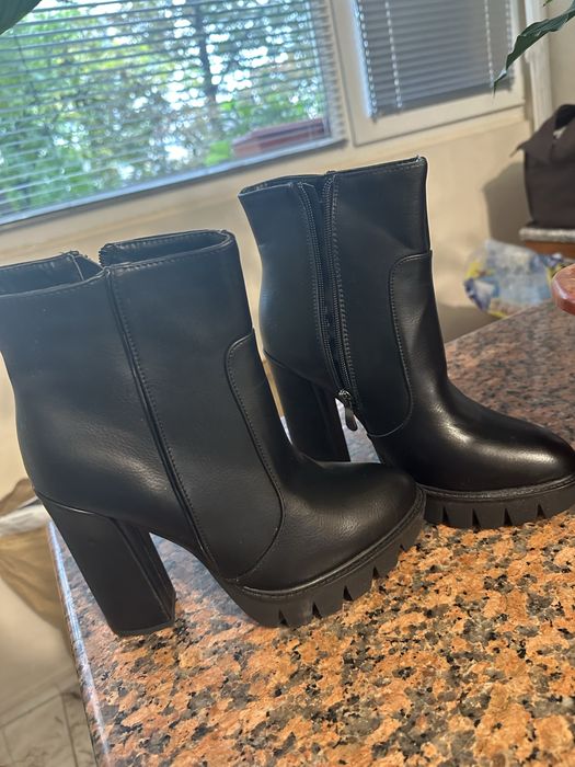 Боти с висок ток