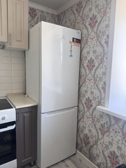 Холодильник INDESIT в хорошем рабочем состояние