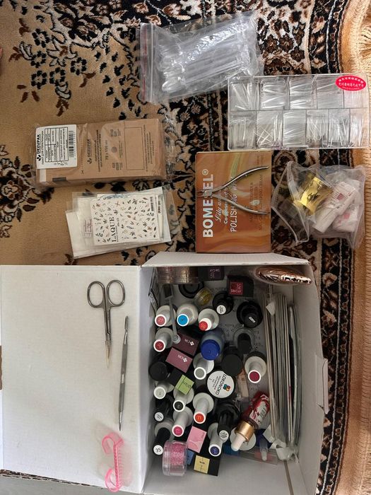 Продам комплект для работы мастера маникюра