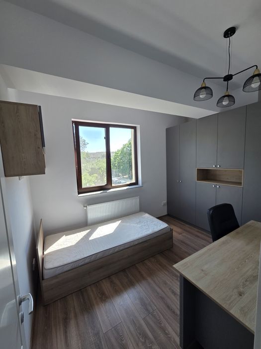 Inchiriez apartament central cu 3 camere si loc de parcare subteran