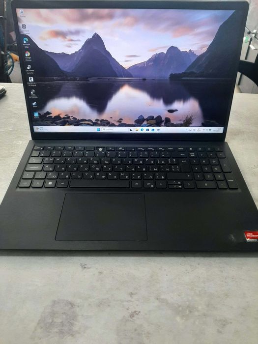 Лаптоп Dell Vostro 3525 , AMD RYZEN 5 ,500SSD, 8 GB RAM , WIN 11 Pro