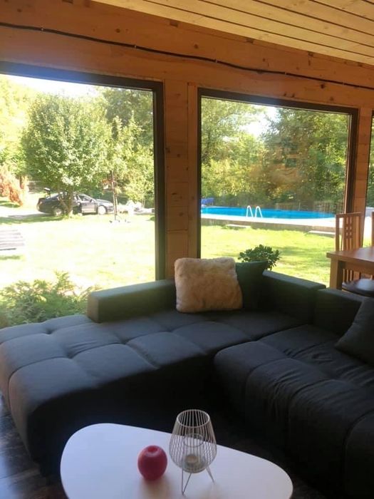 Închiriez Casa de vacanta  cu  sauna , ciubăr și piscina. Incalzita