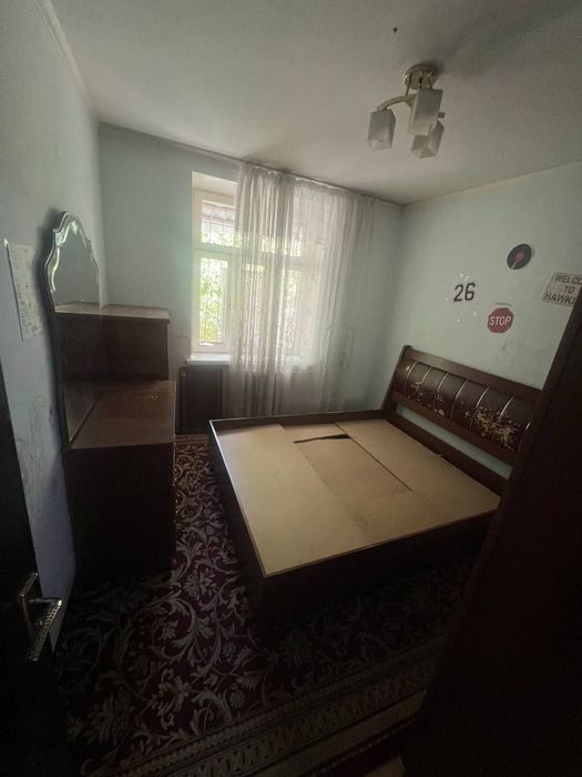 СРОЧНО ПРОДАЮ СВОЯ 

Чиланзар 26-кв,
19- дом,
4/1/5   переделн-5, 
КОМ