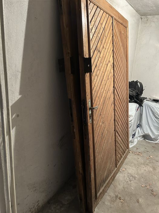 Продавам гаражни врати