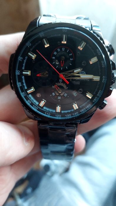 Часы наручные,механические.