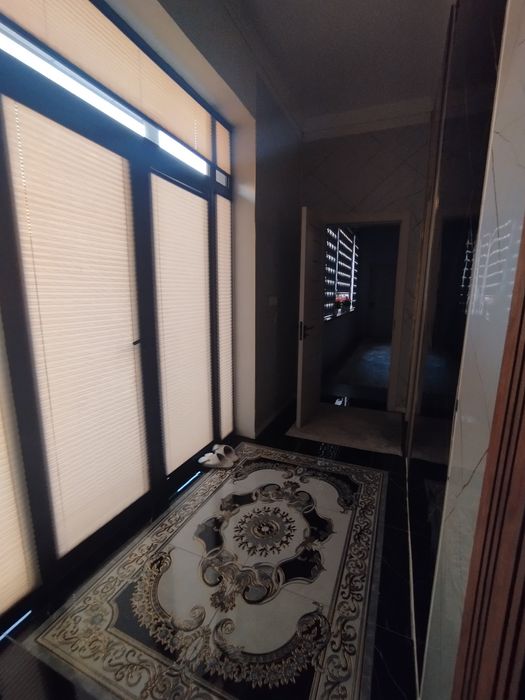 Yangi qurilgan 3.5 sotihli xovli sotiladi. Xonalar soni 6 ta. s/uz 2