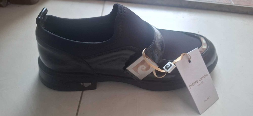 Нови обувки Pierre Cardin 40 номер.