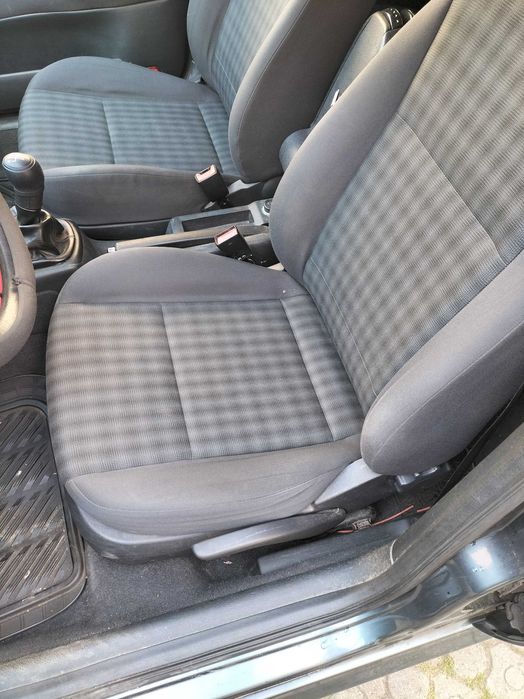 Vând Skoda Octavia 1,6 benzină, an 2004 , comby .