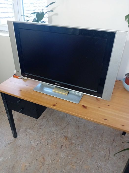 Продавам телевизор Philips – 32 инча