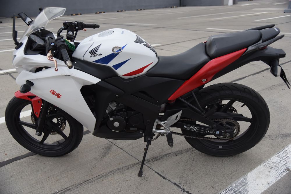 Honda cbr 125 2015