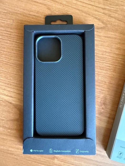 Карбоновый чехол iPhone 16 Pro Max