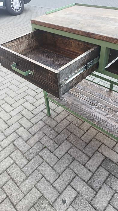 Banc de lucru cu menghină