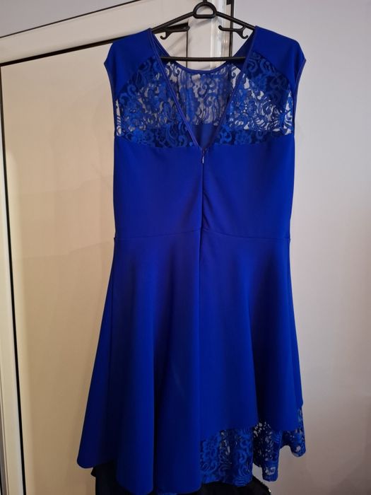 Официална рокля.