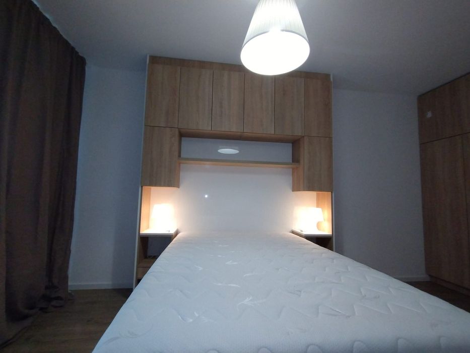 Închiriez apartament cu două camere în Estoria cyti