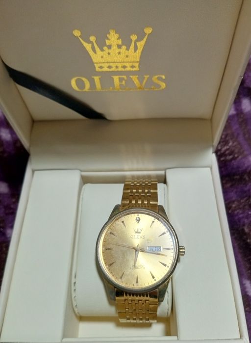 Подам часы Олевс